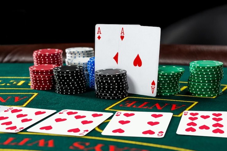 bola003 mobile interface showing real balance and free-play balance side by side